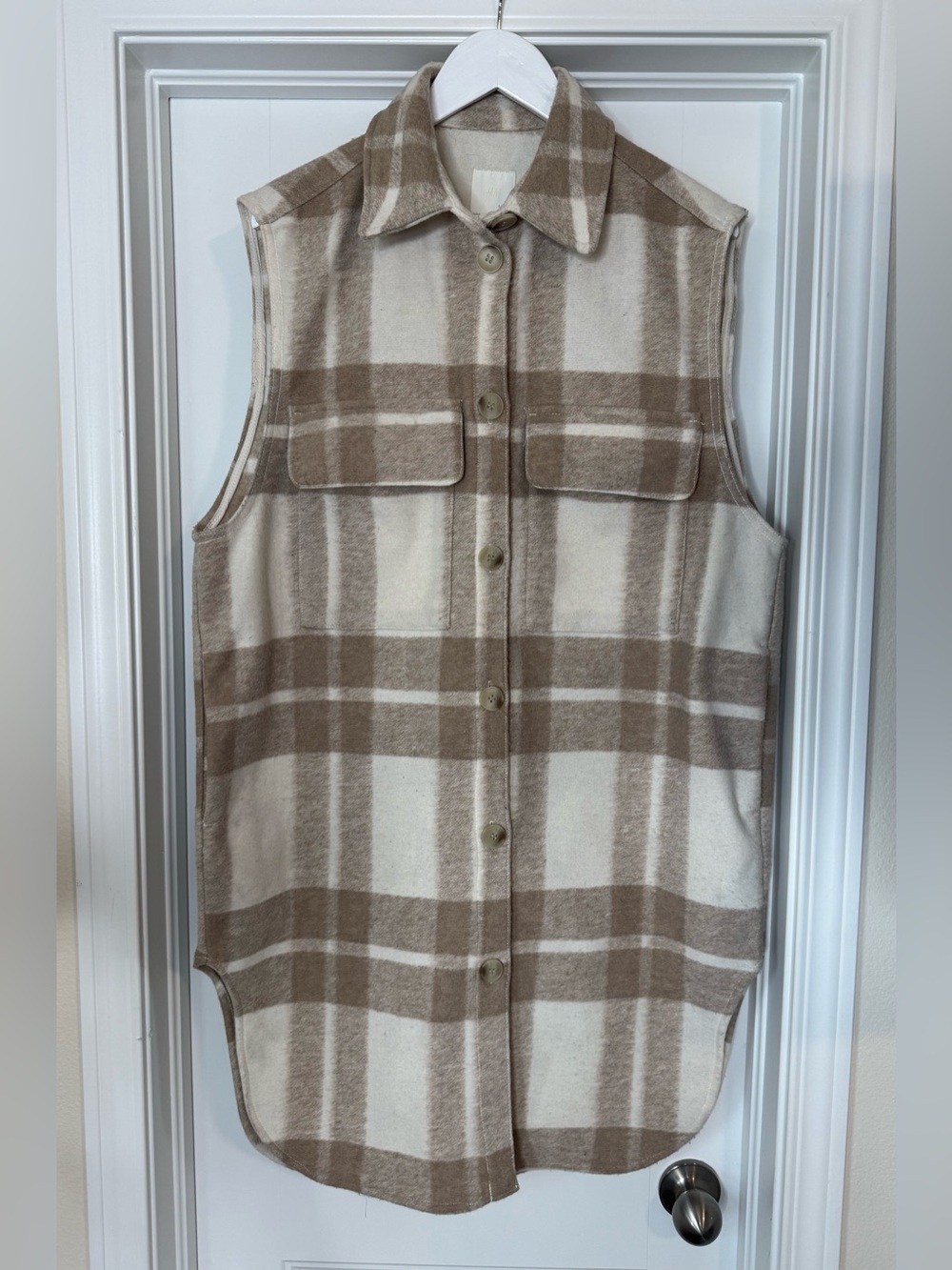 H&M Sleeveless Plaid Button-Front Shirt Vest in Cream and Tan